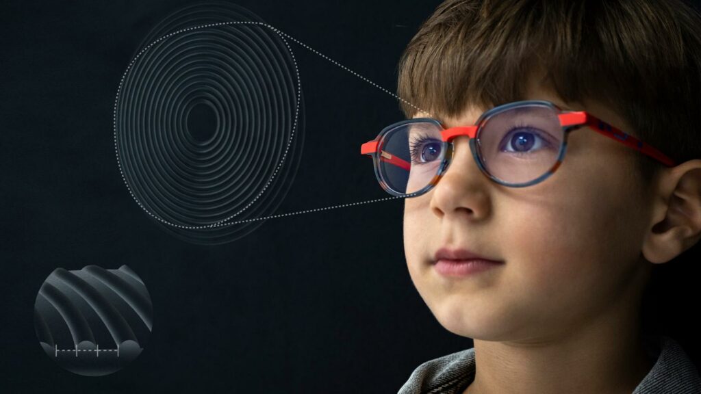 Enfant portant des lunettes Zeiss de gestion de la myopie
